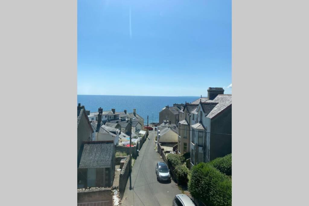 Seagulls Rest Marine Themed Seaview Apartment Criccieth Exterior photo