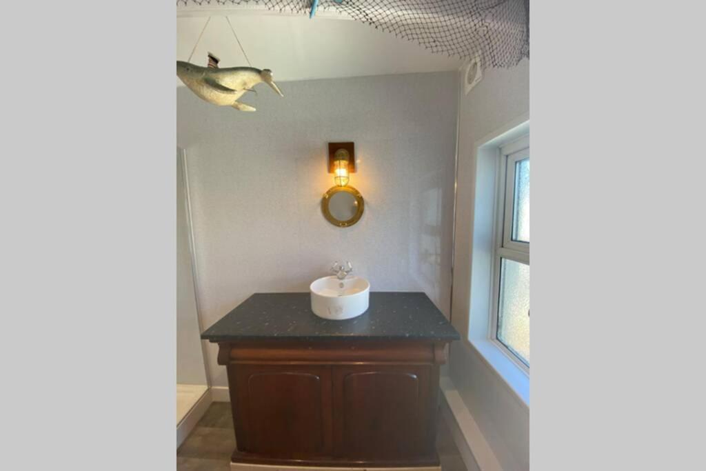 Seagulls Rest Marine Themed Seaview Apartment Criccieth Exterior photo
