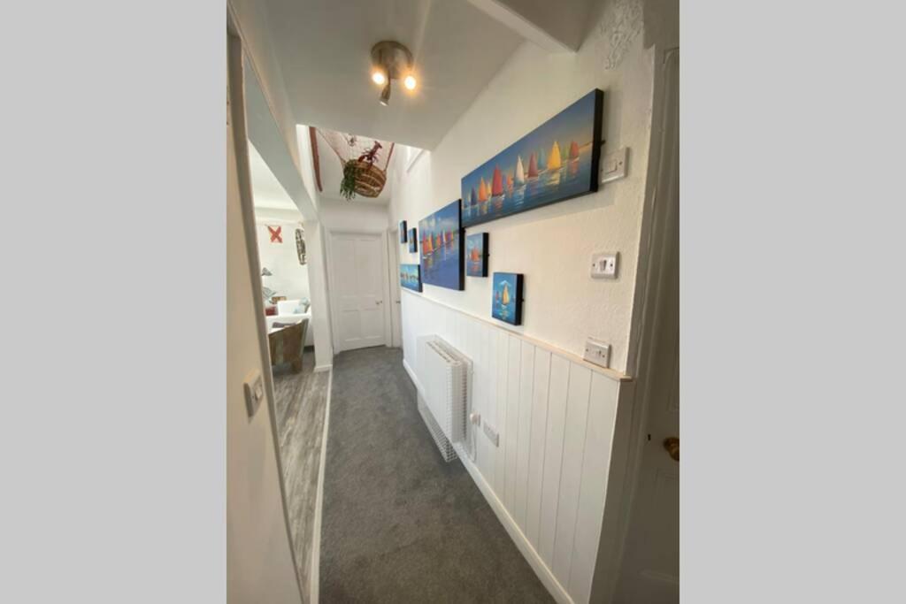 Seagulls Rest Marine Themed Seaview Apartment Criccieth Exterior photo